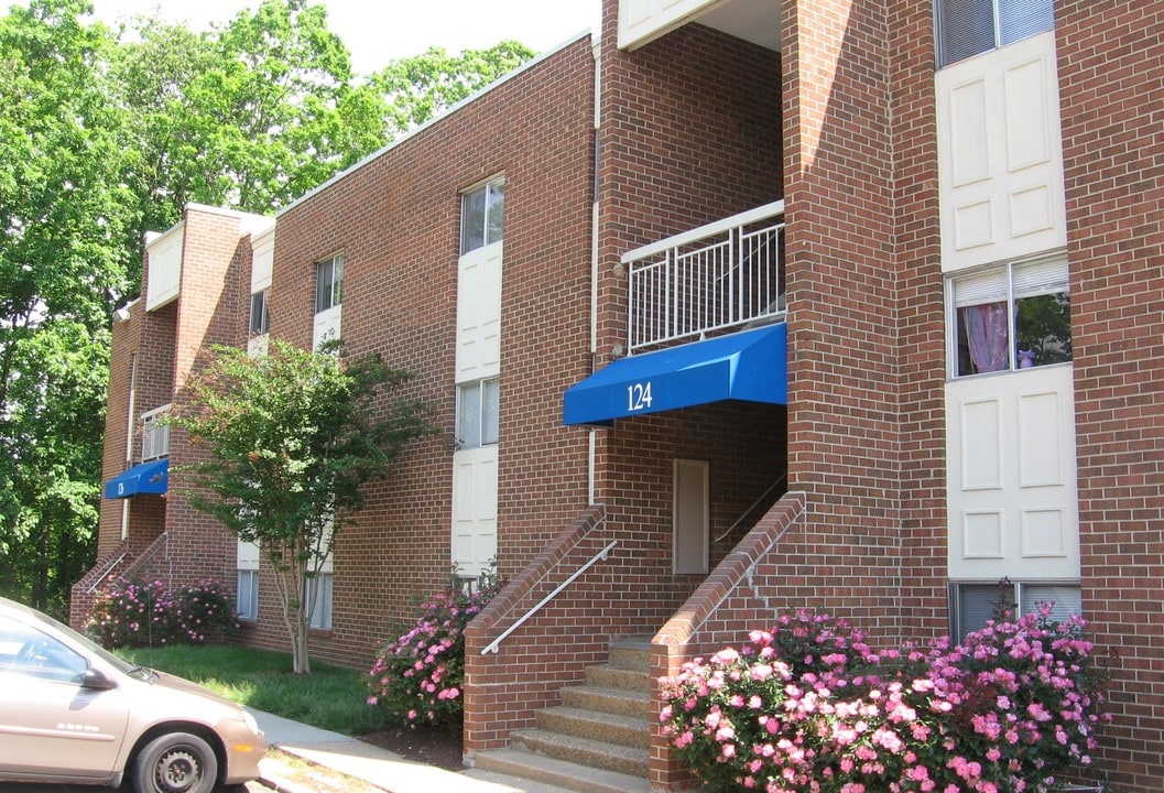 Camden Hills in Fredericksburg, VA - Building Photo
