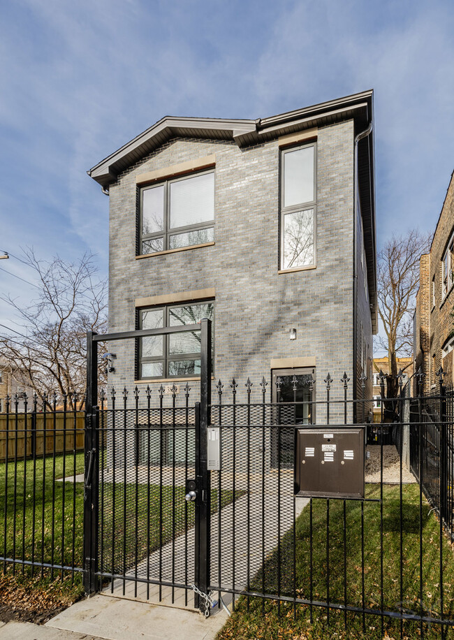 3822 W Huron St in Chicago, IL - Building Photo - Building Photo