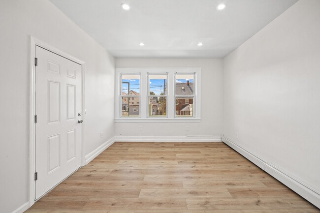 129 Banta Ave, Unit 2 in Garfield, NJ - Building Photo - Building Photo