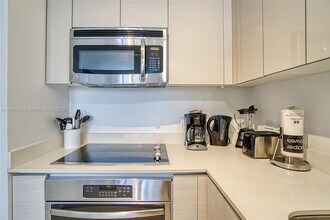 2602 E Hallandale Beach Blvd, Unit R2304 in Hallandale Beach, FL - Building Photo - Building Photo