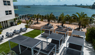 Bay Parc Apartment Homes in Miami, FL - Building Photo - Building Photo