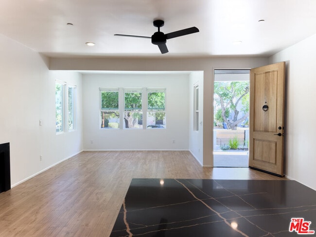 843 N La Fayette Park Pl in Los Angeles, CA - Building Photo - Building Photo