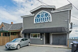 2410 37th Ave SW in Seattle, WA - Building Photo