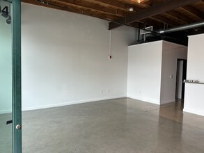 1330 Factory Pl-Unit -Apt 204 in Los Angeles, CA - Building Photo - Building Photo