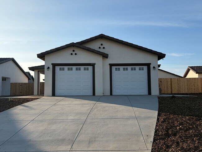 6010 Cougar Trl in Bakersfield, CA - Building Photo - Building Photo