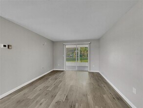 9240 Glen Moor Ln in Port Richey, FL - Building Photo - Building Photo