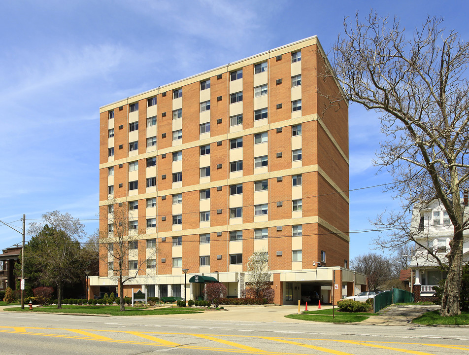 Clifton Plaza Apartments in Cleveland, OH - Building Photo