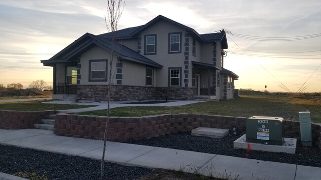 property at 1412 W Lakeside Dr