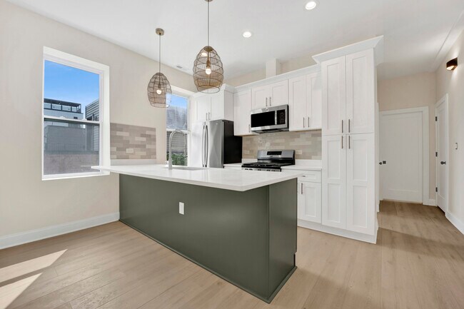 2021 W Shakespeare Ave in Chicago, IL - Building Photo - Building Photo