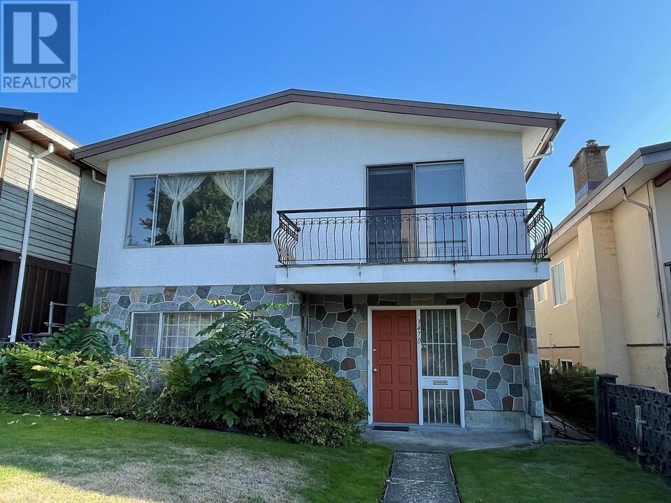 3470 Dundas St in Vancouver, BC - Building Photo