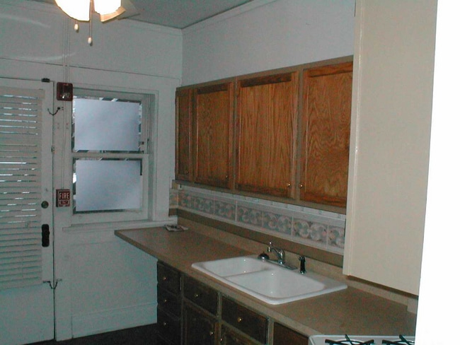 302 W Grand Ave, Unit 2 in Dayton, OH - Foto de edificio - Building Photo