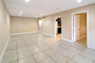 5975 NW 25th Ct in Sunrise, FL - Foto de edificio - Building Photo