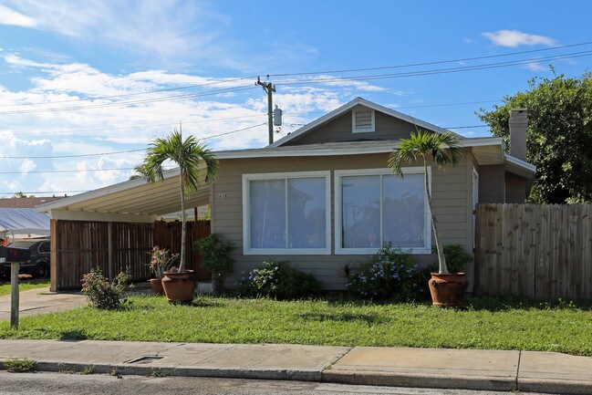 416 Malverne Rd in West Palm Beach, FL - Building Photo - Building Photo