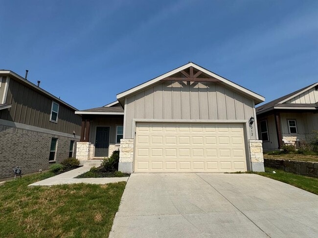 212 Nettletree Dr in Mustang Ridge, TX - Building Photo - Building Photo