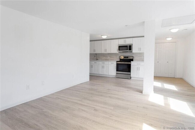 33 William St in Danbury, CT - Building Photo - Building Photo