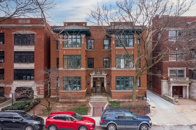 525 W Roscoe St in Chicago, IL - Building Photo - Building Photo
