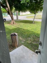 1451 NE 170th St-Unit -101A in North Miami Beach, FL - Building Photo - Building Photo