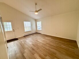 402 Warren Rd, Unit Apt 2 in Ithaca, NY - Building Photo