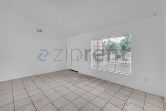5131 Kati Lynn Dr in Apopka, FL - Building Photo - Building Photo