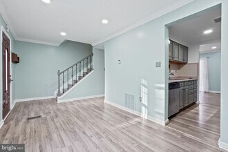 6446 Shannon Station Ct in Springfield, VA - Building Photo - Building Photo