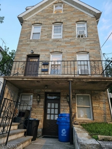 property at 435 Washington St