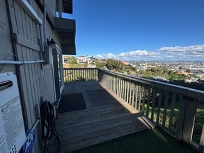 3302 Martinez St in San Diego, CA - Building Photo - Building Photo