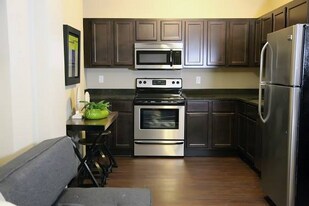 411 Brady St in Davenport, IA - Building Photo