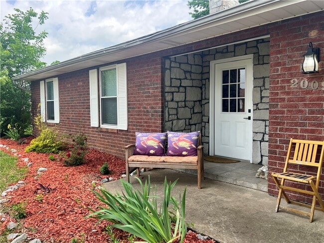 2009 S 11th St in Rogers, AR - Building Photo - Building Photo