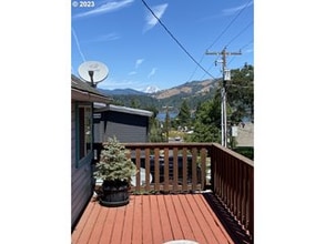 1304 Columbia St in Hood River, OR - Building Photo - Building Photo