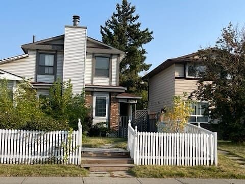 14 Whitman Close NE in Calgary, AB - Building Photo