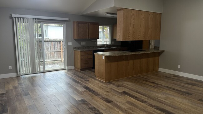 4181 Carnes Rd in Roseburg, OR - Building Photo - Building Photo