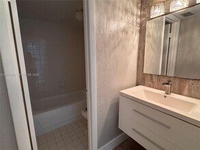 910 Constitution Dr in Homestead, FL - Building Photo - Building Photo