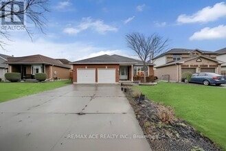 52 Foster Creek Dr in Newcastle, ON - Building Photo - Building Photo