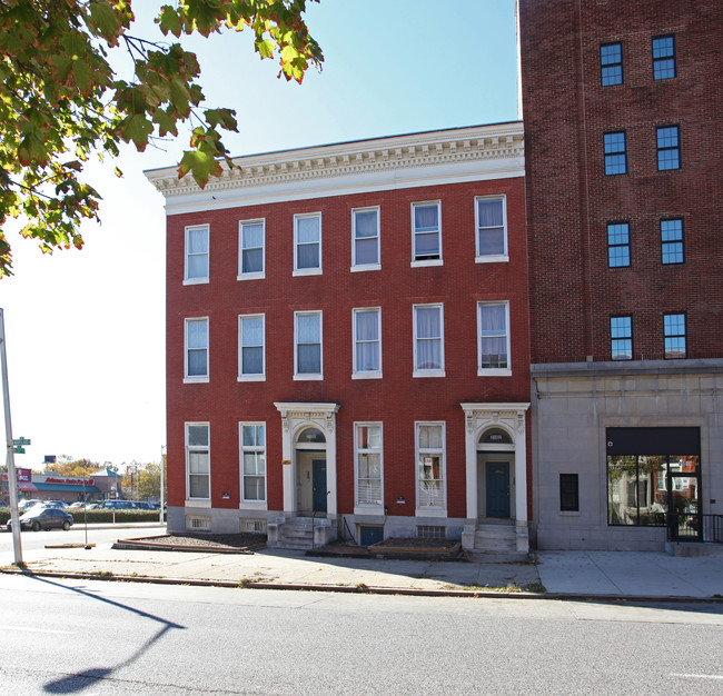 2100-2102 Maryland Ave in Baltimore, MD - Foto de edificio - Building Photo