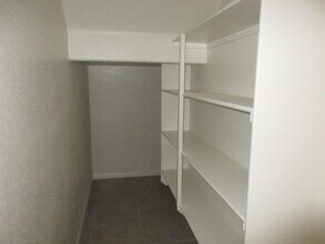 422 Canary Song Dr in Henderson, NV - Building Photo - Building Photo