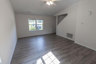 3310 E St Charles Rd in Columbia, MO - Building Photo - Building Photo