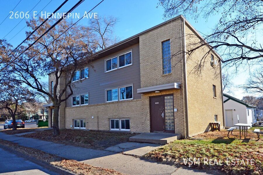 2606 E Hennepin Ave in Minneapolis, MN - Building Photo