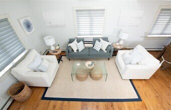 163 Morrison Ave in Middletown, RI - Building Photo - Building Photo