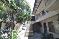 5734 Hazeltine Ave in Van Nuys, CA - Foto de edificio - Building Photo