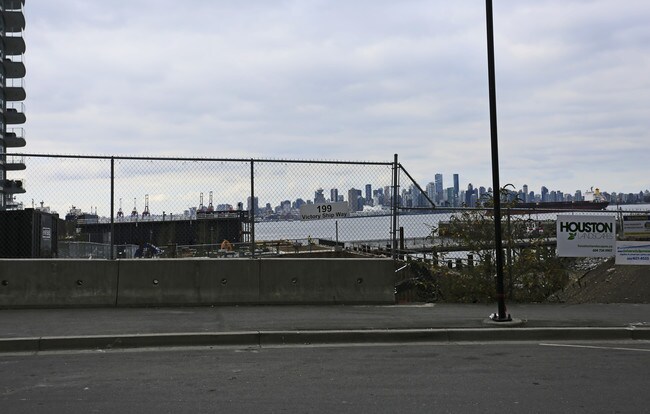 Cascade at the Pier in North Vancouver, BC - Building Photo - Building Photo