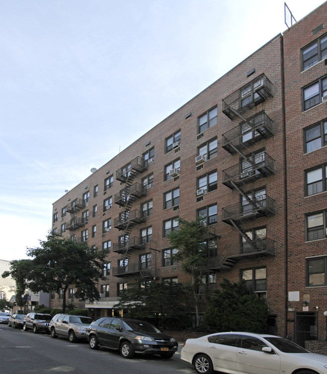 1333 E 18th St in Brooklyn, NY - Foto de edificio - Building Photo