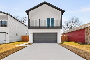 3002 Rochester St in Dallas, TX - Building Photo