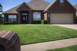 1801 E Jacksonville St in Broken Arrow, OK - Building Photo