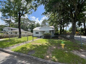 3330 Iantha St in Savannah, GA - Building Photo