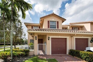 3371 Lakeside Dr in Davie, FL - Building Photo