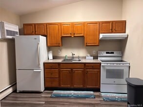 62 Tonopan St in Mastic, NY - Building Photo - Building Photo