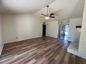 1135 Amberwood Ln in Turlock, CA - Building Photo - Building Photo
