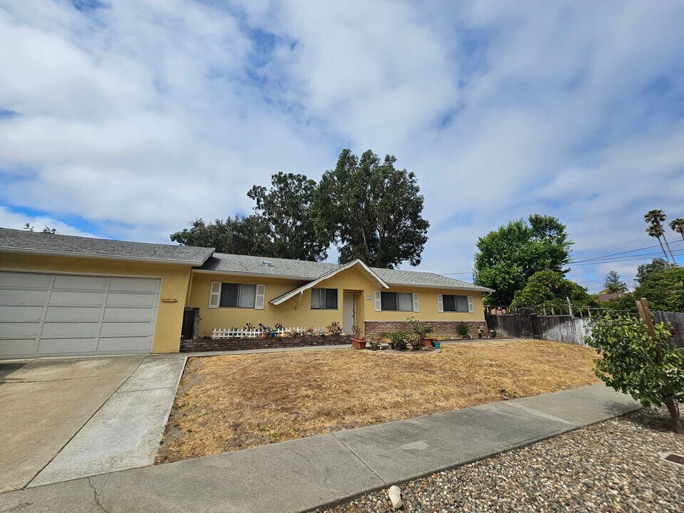 3155 Rose Ave in San Luis Obispo, CA - Building Photo