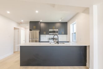 Mad Mill Apartments in Kitchener, ON - Building Photo - Building Photo