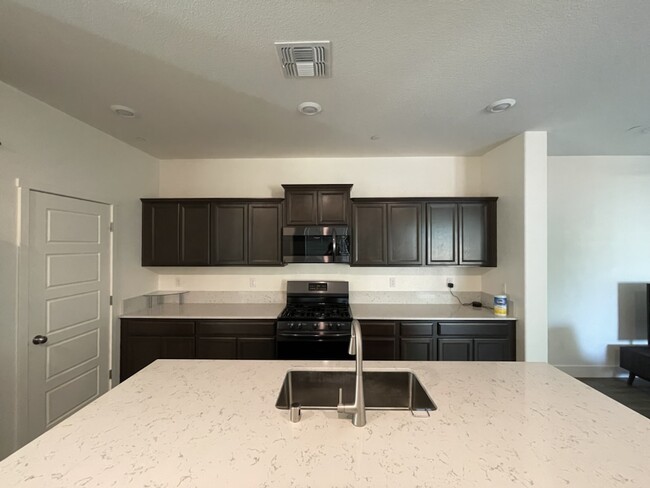 2485 Pineda Dr. in Merced, CA - Building Photo - Building Photo